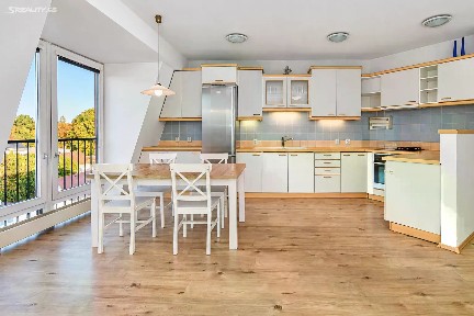Pronájem bytu 4+kk 107 m²