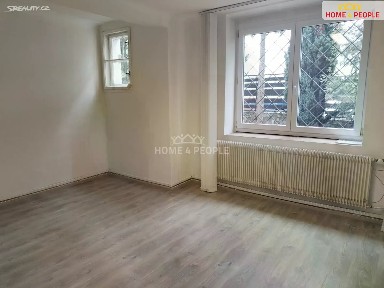 Na rolích, Praha - Michle