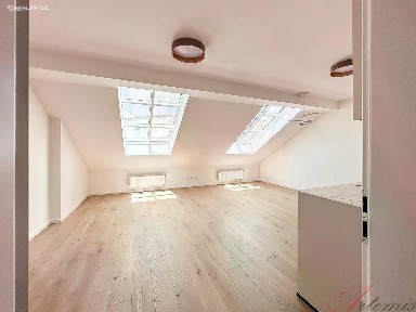 Pronájem bytu 3+kk 98 m²