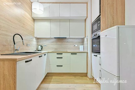 Pronájem bytu 6 pokojů a více 120 m²