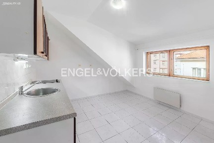 Pronájem bytu 1+1 43 m²