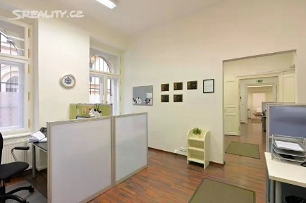 Pronájem kanceláře 228 m²